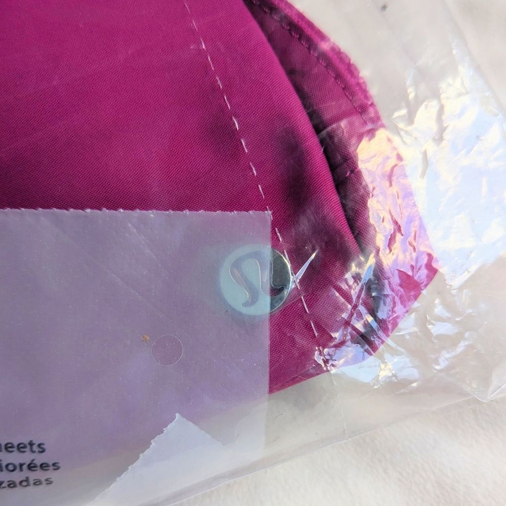 Lululemon Everywhere Belt Bag 1L Wild Berry New - Picture 2 of 6